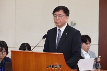 [포토] 업무보고 하는 강동완 중선위 사무총장 직무대리