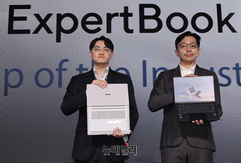 [포토] 에이수스, 플래그십 신제품 '엑스퍼트북 울트라' 공개