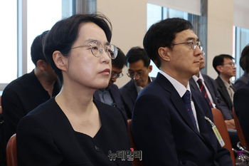 [포토] 결국 국조특위 불려나온 오만석·민소영 