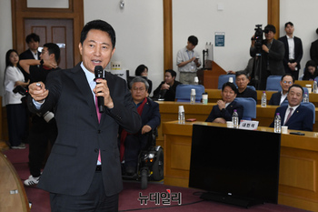 [포토] 국회서 강연하는 오세훈 서울시장
