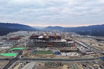 인텔 인사이드 외치는 트럼프 … 반도체 기업 팔 비트는 李 정부 