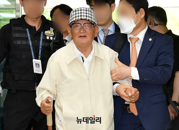 [포토] 영장심사 출석하는 이만희 신천지 총회장 