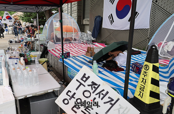 [포토] 20일째 맞은 잠실개표소 참정권 집회