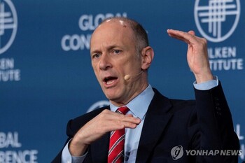 시카고 연은 총재 "근원 물가 아직 높다 … 금리 판단엔 추가 확인 필요"