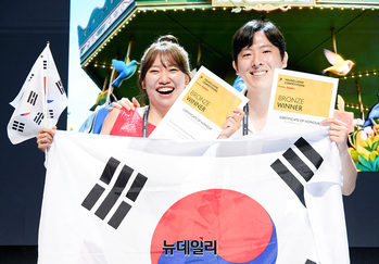 [포토] 스튜디오좋 송민우-김수민 팀, 디자인부문 브론즈 수상 