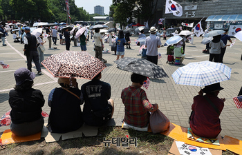 [영상] 폭염속 25일째 맞은 올림픽공원 참정권집회