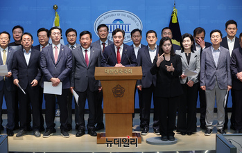 [포토] 호남 반도체 기자회견 하는 국민의힘 부·울·경 의원들