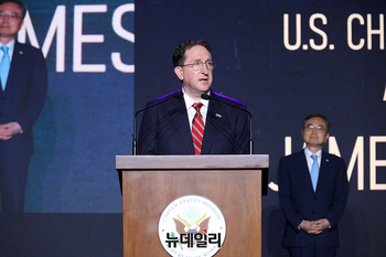 [포토] 환영사하는 제임스 헬러 주한미국대사대리