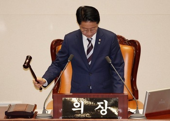 민주당, 법사위 등 11개 상임위원장 단독 선출 … 국힘 "오만한 밀실정치"