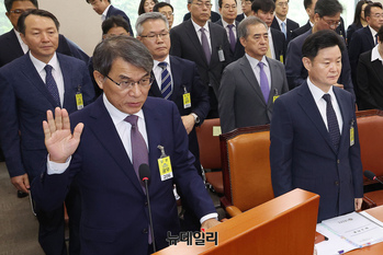 [포토] 선서하는 노태악 전 중앙선거관리위원회 위원장