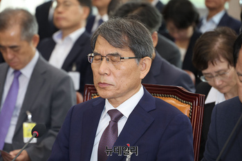 [포토] 눈 감은 노태악 전 중앙선거관리위원회 위원장