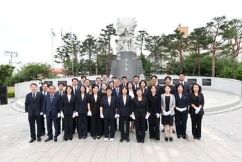 제10대 화성시의회, 현충탑 참배로 의정활동 시작