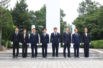 [포토뉴스] 제10대 삼척시의회, 충혼탑 참배로 의정활동 첫 시작