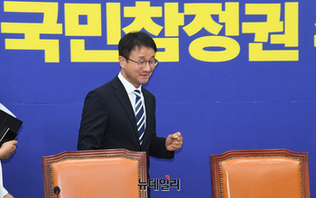 [포토] 회의 참석하는 한병도 민주당 대표 직대