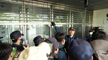 [포토] 27일만에 열린 문 