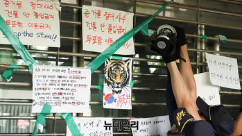 [포토] 잠실 개표소 진입하는 경찰 