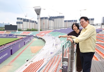 안양종합운동장에 '피크닉 관람석' 조성… 돗자리 펴고 축구 즐긴다