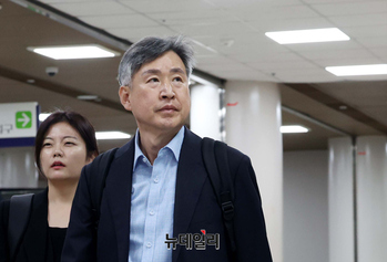 [포토] 영장심사 출석하는 김종욱 전 해양경찰청장