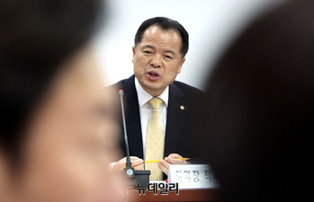 [단독] 선거 총괄 위철환, '투표지 부족' 2시간 후에야 첫 보고 받아 … 비상임위원들엔 SNS로 상황 전해