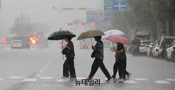 [포토] 전국 곳곳 물폭탄...호우특보 발효