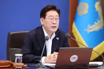 [속보] 李 대통령 "잠재성장률 3%·세계 무역 4강·국민 소득 5만 달러 도약 원년"