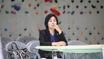[포토] 현장 지켜보는 최민희 민주당 의원 