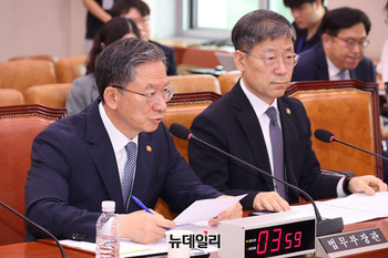 [포토] 답변하는 정성호 법무부 장관