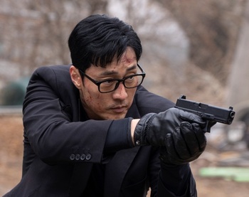'김부장' 소지섭, 액션으로 드라마를 지배하다 … 웹툰 찢고 나온 '레전드'의 귀환