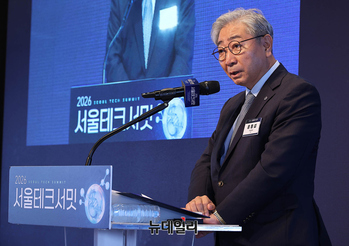 [포토] 축사하는 윤동섭 연세대 총장