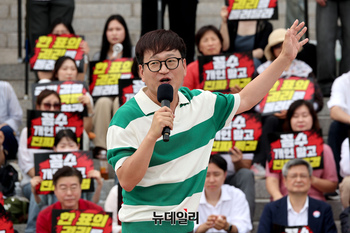 [포토] '입틀막법 폐지하라' 발언하는 개그맨 김영민
