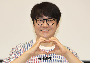 [포토] 유리상자 이세준 '빈칸채우기서 만나요'