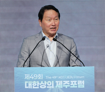최태원 "AI 분신 10개 만든다" … '디지털 최태원' 현실로