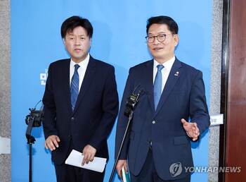 민주당, '당비 미납' 송영길·김용 전대 출마 허용 … 친청계 "과도한 혜택" 반발