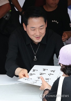 이승만 목걸이 건 장동혁, '참정권 회복' 올공行 … "정권 이미 실패"