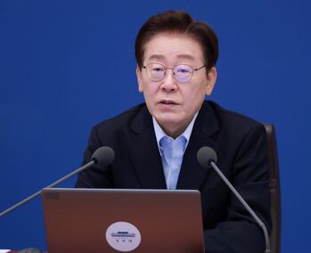 李 대통령 지지율 48.4% … 민주 43.1% vs 국힘 40.0%