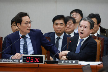 참모는 입이 없다는데 … 靑 실장이 경제 사령탑보다 '말이 많은 나라'
