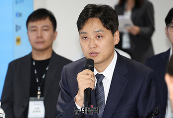 '송금 개척자' 이승건, 41조 금융그룹 수장으로 … 토스, 혁신 넘어 관리의 시험대